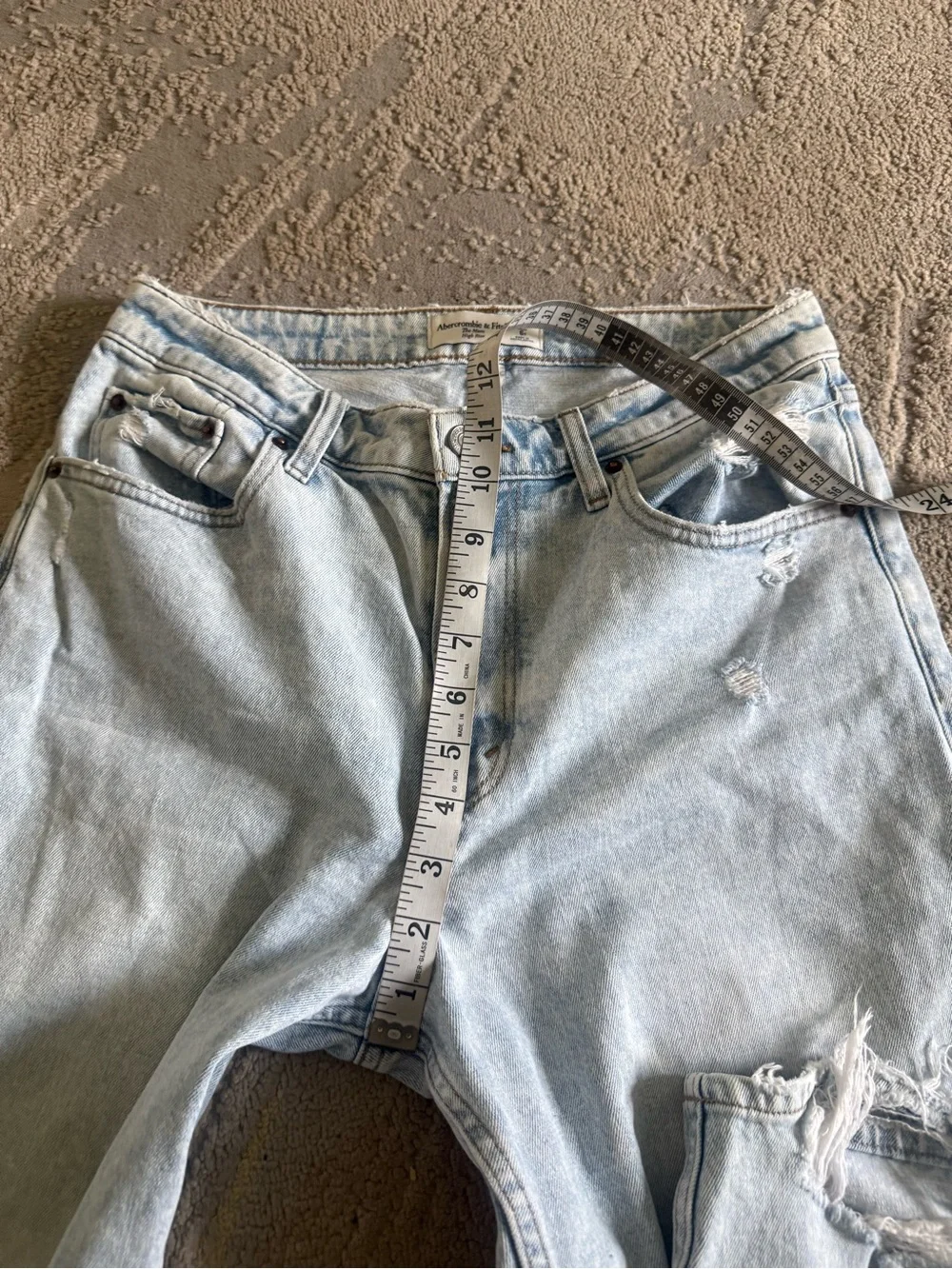 Abercrombie & Fitch Mom jeans High Rise light wash distressed curve love 28 / 6